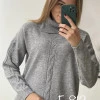 Свитер однотонный с отворотом и спущенным плечом N.Every Day серый